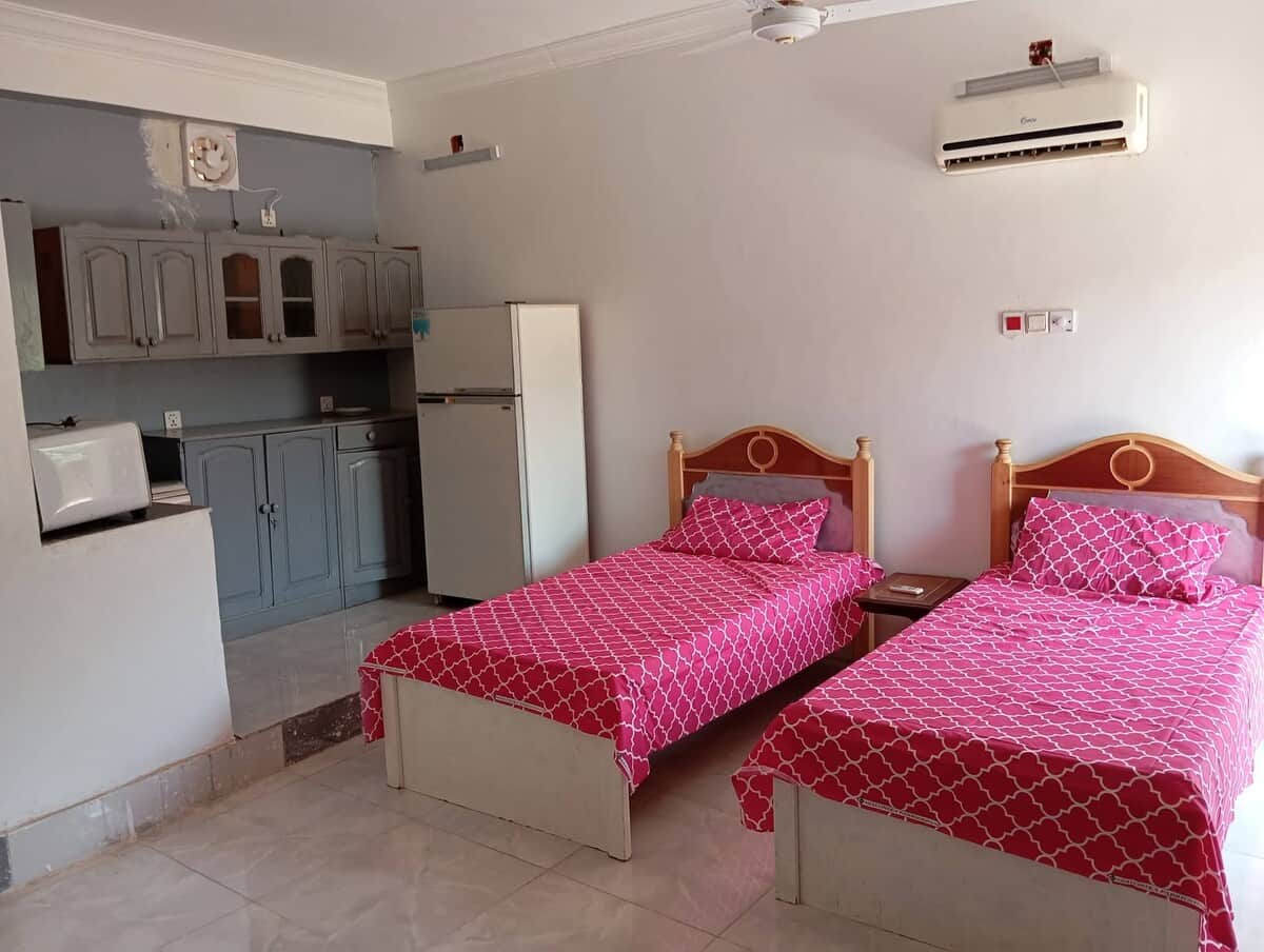 Bed in Cozy room shared for rent
سرير في بورتسودان